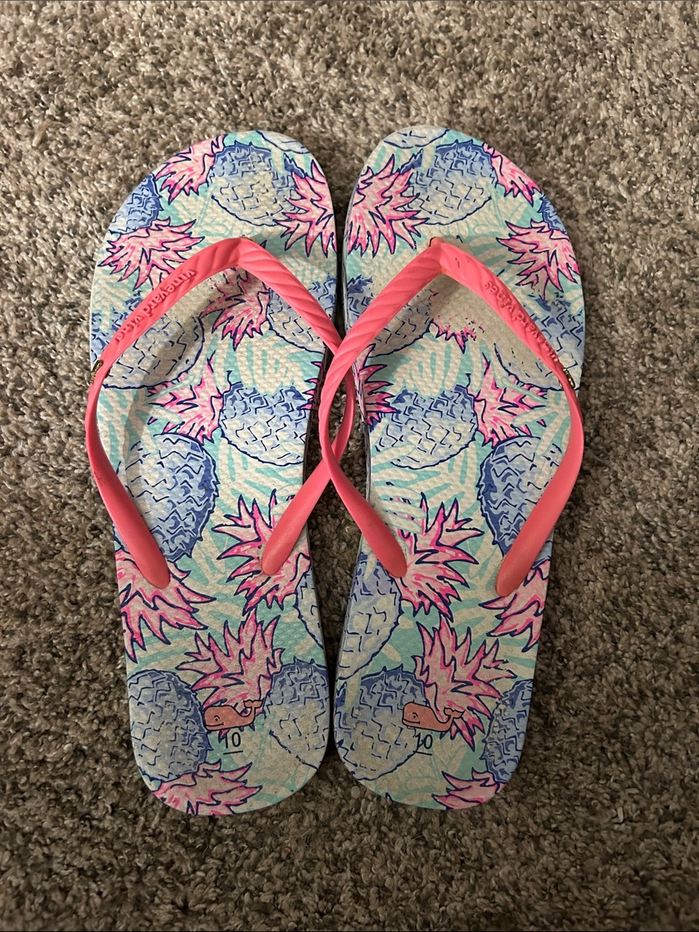 Vineyard Vines Pink-Strap Pineapple Print Flip Flops, Women’s size 10